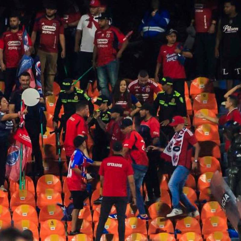 Algunas de las tribunas del Atanasio Girardot, serían cerradas seis fechas por una sanción debido al mal comportamiento de los hinchas en la final ante Santa Fe. FOTO EC