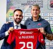 El director deportivo del DIM, Federico Spada, fue el encargado de sortear la “crisis” que enfrentó el cuadro rojo este martes. FOTO: JAIME PÉREZ