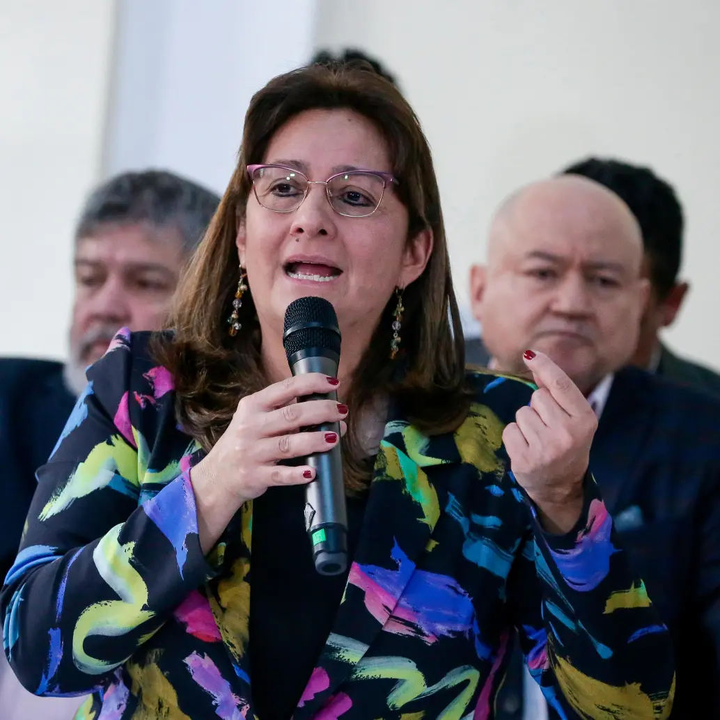 Las intimidaciones llegaron al teléfono de Ángela María Buitrago: “Me han llegado esos WhatsApp a mí directamente en donde me amenazaba de que yo iba a ser responsable de la ruptura del proceso de paz”.<b><span class="mln_uppercase_mln"> </span></b>FOTO<b><span class="mln_uppercase_mln"> Colprensa</span></b>