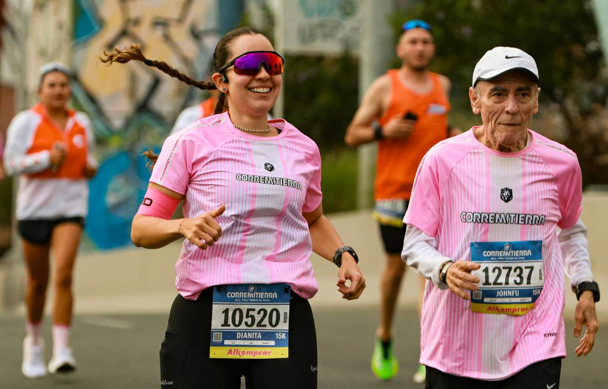 Medellín vivió este domingo una jornada histórica para el deporte aficionado y profesional con la realización de la media maratón Corre Mi Tierra 2026. Foto: Manuel Saldarriaga Quintero.