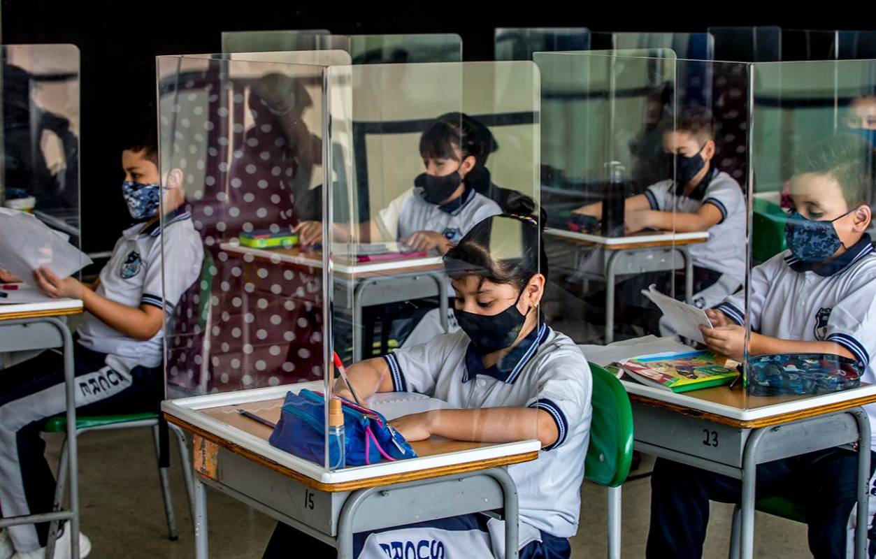 Se estima que para finales de marzo, todas las instituciones de área metropolitana estén estudiando bajo este modelo. Foto Juan Antonio Sánchez Ocampo