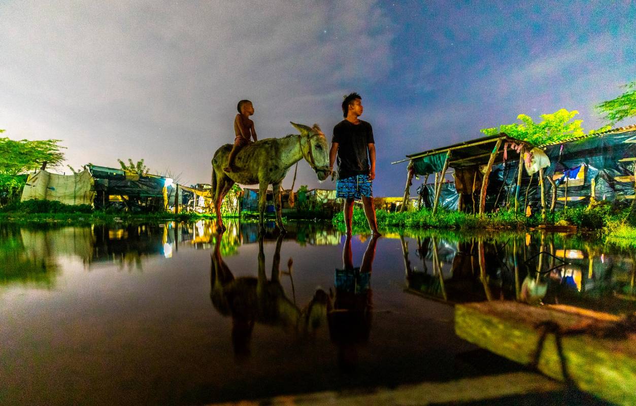 La invasión más grande del Latino América se encuentra en la antigua pista del aeropuerto de Maicao en La Guajira. Foto: Camilo Suárez Echeverry 