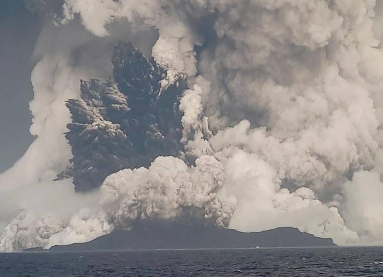 El volcán submarino Hunga Tonga-Hunga Ha’apai registró una erupción de unos 8 minutos. FOTO Servicio Geológico de Tonga.