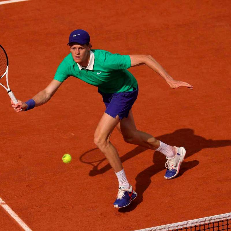 El número uno del mundo, Jannik Sinner, aseguró su puesto en la semifinal de Roland Garros. FOTO GETTY