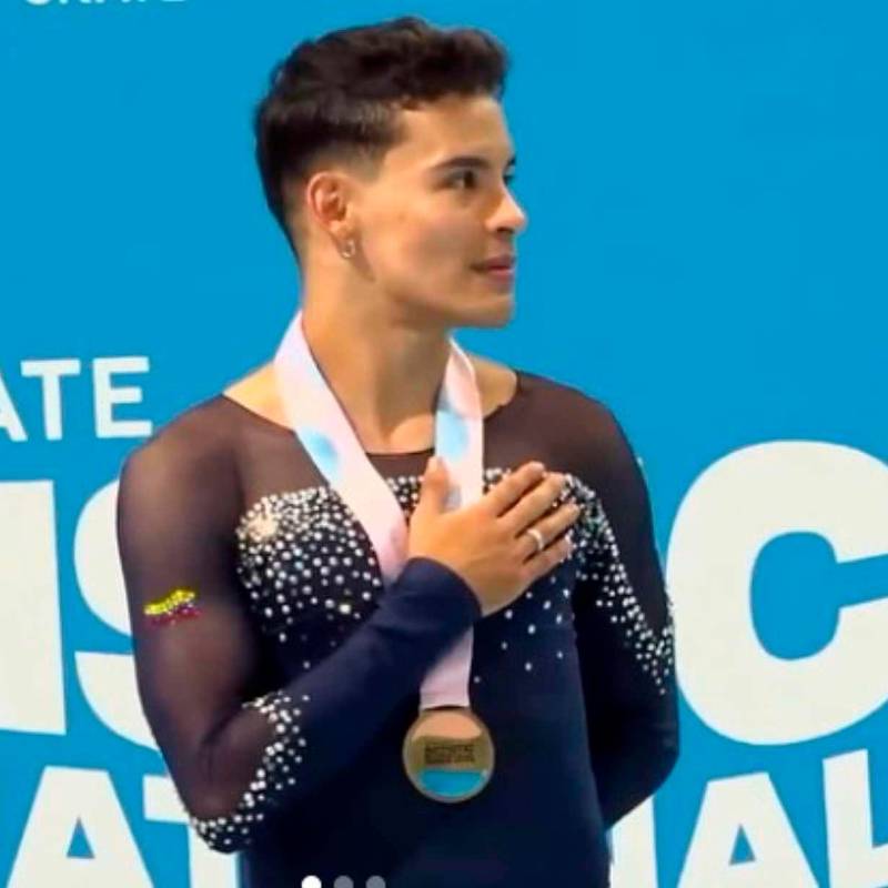 El colombiano Brayan Carreño en la premiación de la modalidad de Solo Danza en el Artistic International Series disputado en Italia. FOTO CORTESÍA