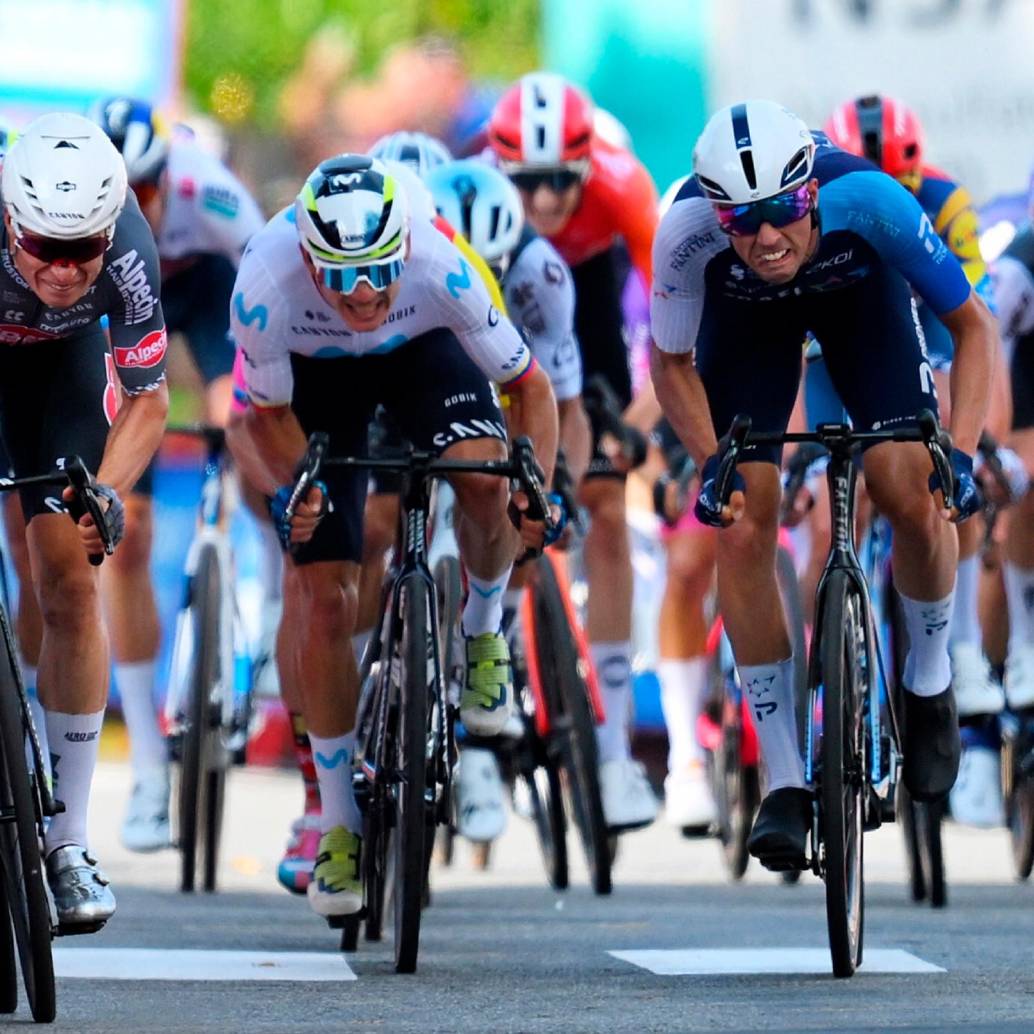 Jasper Philipsen (izquierda) logró su triunfo 55 como corredor profesional. FOTO GETTY