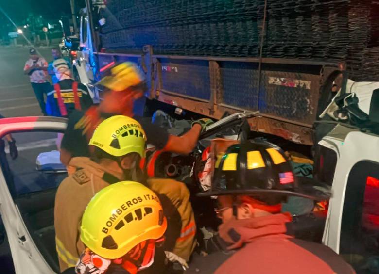 Fue necesario todo un operativo con técnicas de rescate en espacios confinados. FOTO CORTESÍA