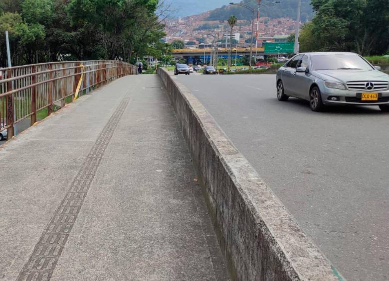 En este punto del puente de la 33 se registró el hurto de la docente Érika Jesenia Cuadros López, de 32 años. FOTO: ANDRÉS GARCÍA HERNÁNDEZ
