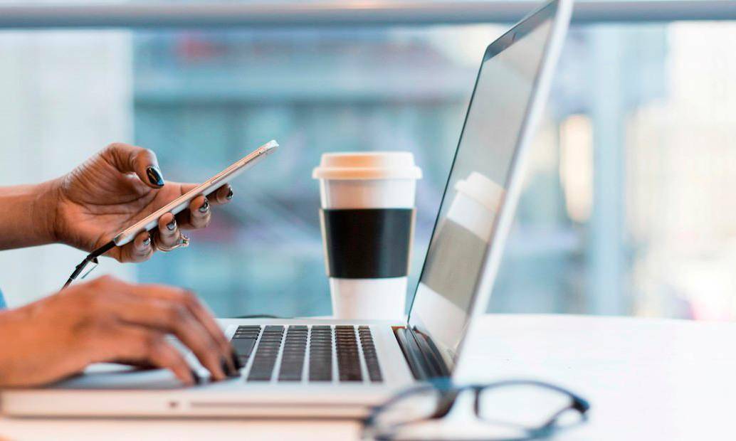 Bogotá lidera en número de ofertas del sector BPO, que incluye posiciones híbridas y sin experiencia. FOTO: Getty