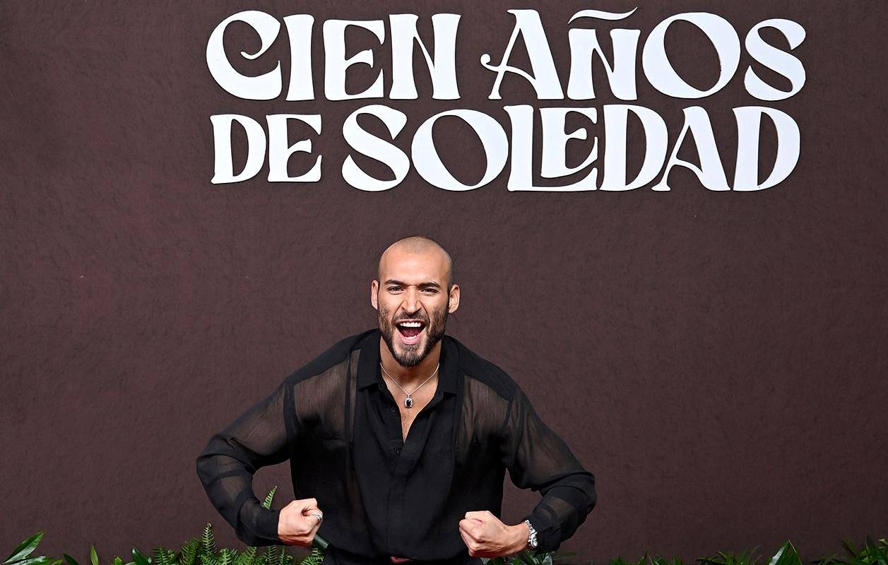 Actor colombiano Edgar Vittorino. El evento también fue un homenaje al legado literario de García Márquez, cuya obra sigue siendo un pilar fundamental de la literatura universal. Foto: AFP