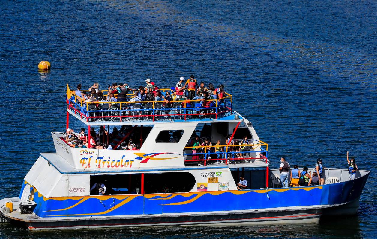 Las autoridades tienes dos mecanismos para vigilar el tráfico en el embalse, teniendo encuentra la sobre población de turismo que esta viendo esta zona turística del oriente Antioqueño. Foto Jaime Pérez