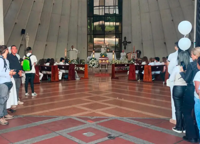 Así lucía la capilla del cementerio Campos de Paz, de Medellín, donde le dieron el último adiós a Bayron Sánchez Salazar, más conocido como B-King. FOTO: Cortesía