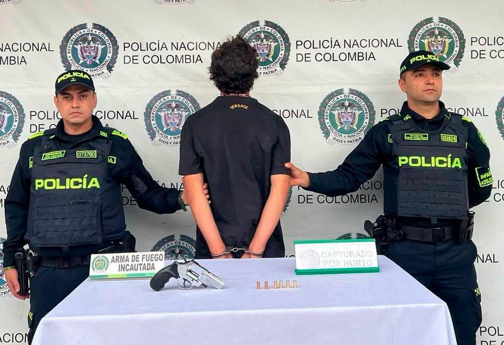 El sospechoso fue detenido tras se detectado en las cámaras de seguridad. FOTO: Cortesía Policía