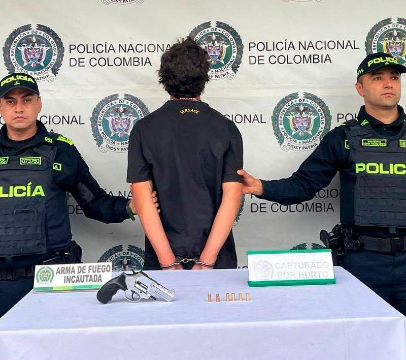 El sospechoso fue detenido tras se detectado en las cámaras de seguridad. FOTO: Cortesía Policía