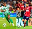Alfredo Morelos (Nacional) y Francisco Fydriszewski (DIM), dos delanteros de alto vuelo para el clásico paisa. FOTO CAMILO SUÁREZ
