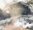 Las líneas negras se han dibujado en la imagen para distinguir la zona de la Tierra en la que tuvo injerencia esta tormenta, por que el polvo es tan denso que impide ver la superficie terrestre debajo. FOTO Cortesía Nasa