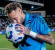 Neymar marcó triplete con Santos y llegó a 150 goles con el club de sus amores. FOTO TOMADA X@SantosFC