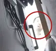 Este es Abdulrahman Alfozan, el ingeniero que habría estado espiando a ejecutivos de OpenAI. El ingeniero fue captado cuando estaba mirando el dispositivo de grabación que instaló. FOTO: Cortesía Departamento de Justicia de EE.UU.