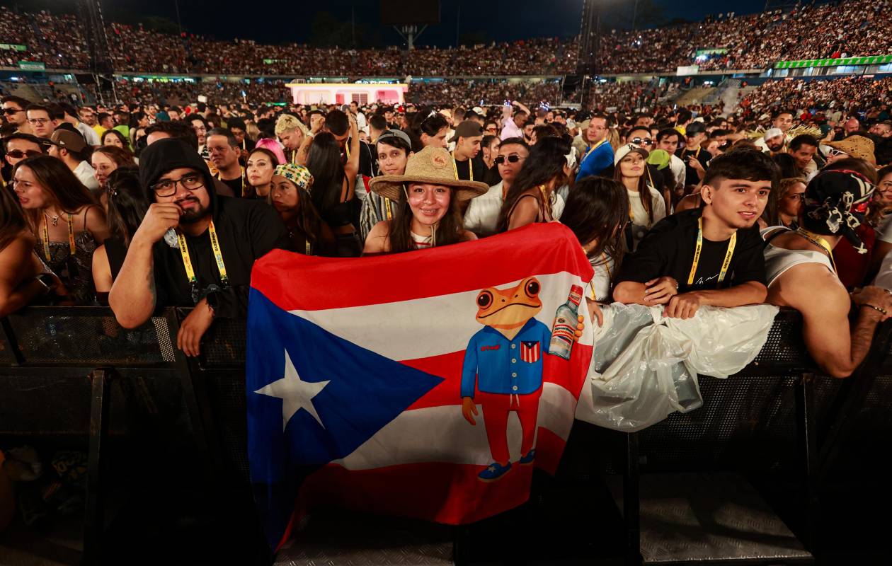 Lo primero que hay que resaltar es que el estadio Atanasio Girardot era una amalgama de nacionalidades: hablamos con bolivianos, venezolanos, estadounidenses; vimos banderas de Guatemala, Puerto Rico, Colombia y Ecuador. Foto: Manuel Saldarriaga Quintero.