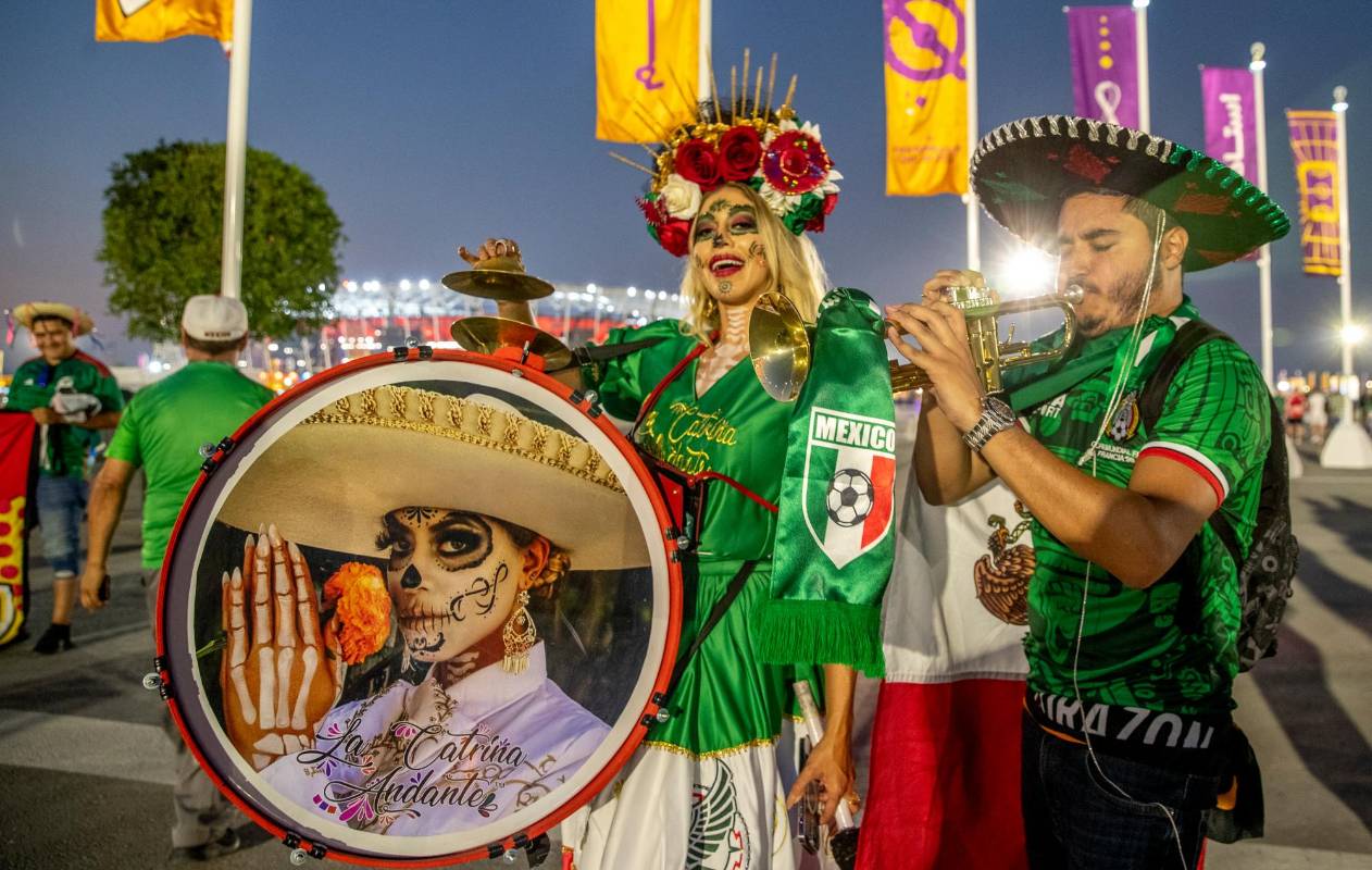 Los hinchas de México son algunos de los que han llegado a Qatar para animar a su selección con sus respectivos atuendos alusivos a su cultura. FOTO: JUAN ANTONIO SÁNCHEZ 