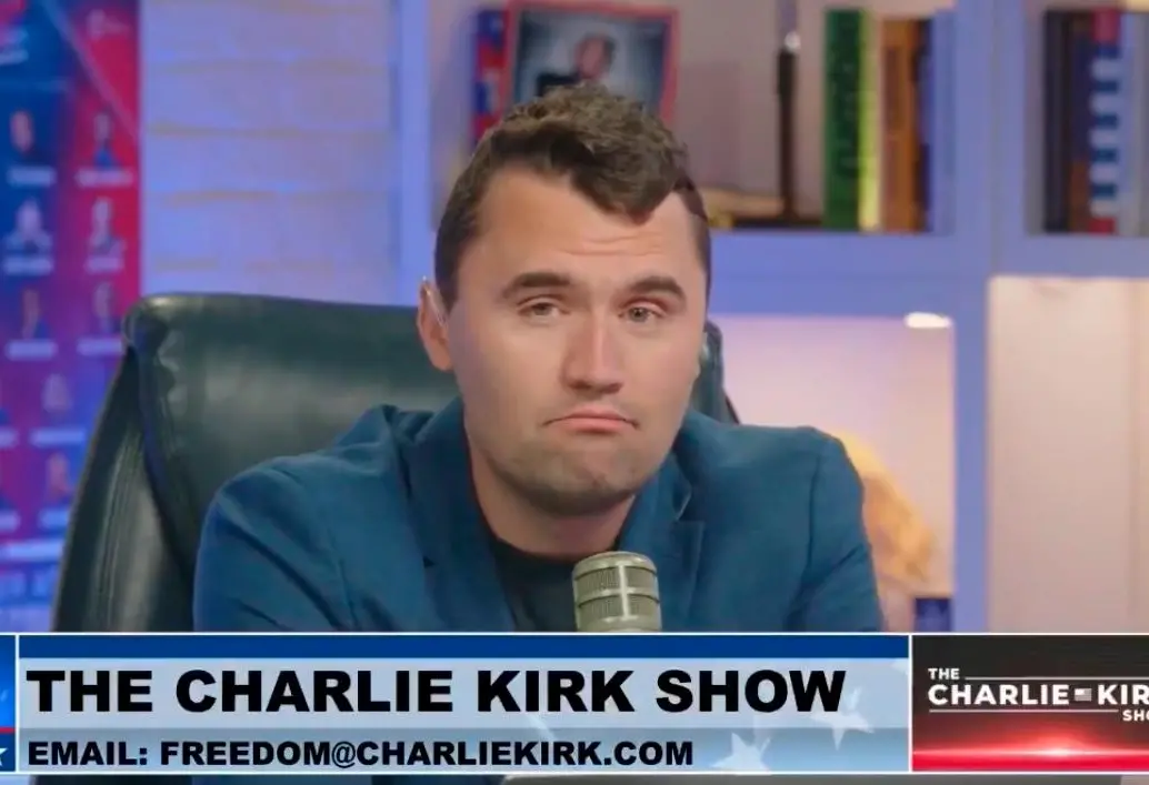 Charlie Kirk tenía su propio programa de opinión, en el que se pronunciaba a favor de las políticas del partido republicano. IMAGEN TOMADA DE VIDEO @charliekirk11
