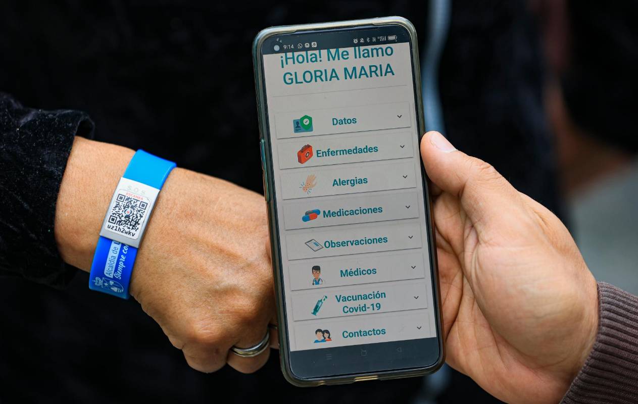 Al activarse el código permite ver la ubicación exacta del portador de la manilla. Foto: Manuel Saldarriaga
