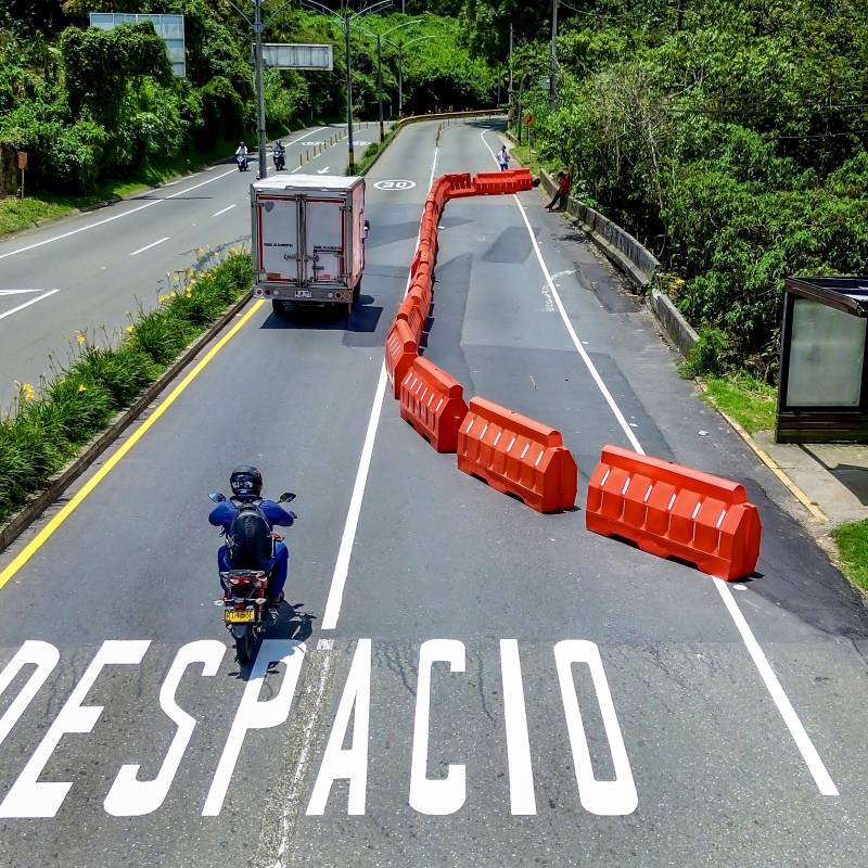 Según el Observatorio, los mayores retrasos se concentran en las obras viales y aeroportuarias. Aunque las vías reciben la mayor asignación, con $10,7 billones, a junio de 2026 solo se había ejecutado el 11,7% de esos recursos. En los proyectos aeroportuarios el avance es aún menor, con apenas el 5%. Foto: Archivo