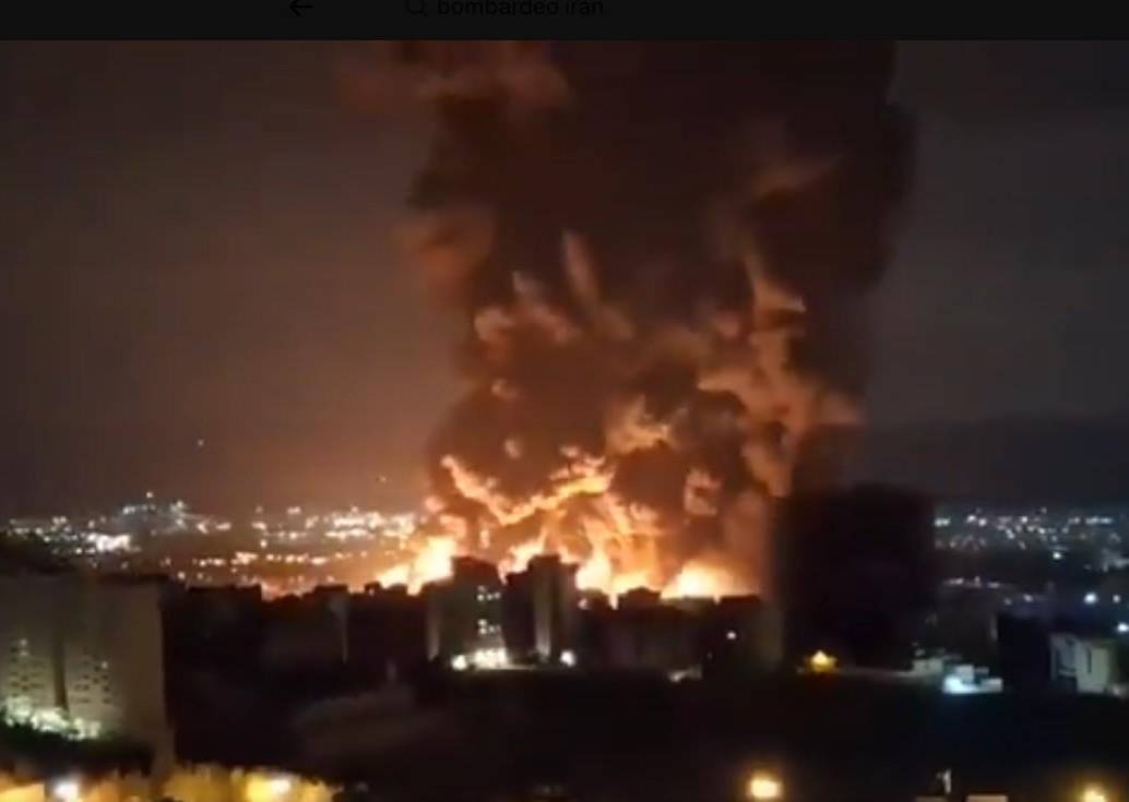 Potentes explosiones iluminan el cielo de Teherán tras un bombardeo estratégico contra centros de combustible. Los ataques de Israel y Estados Unidos impactaron infraestructura energética clave en la capital iraní. FOTO: Tomada de redes