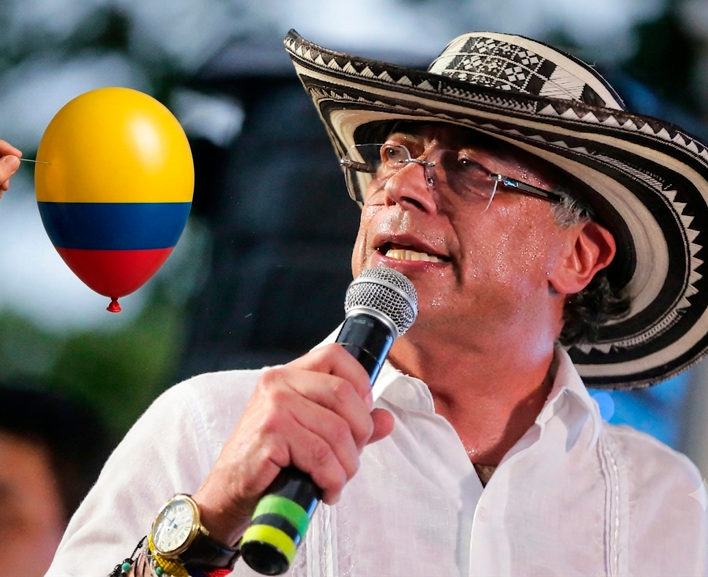 Varios anuncios económicos del Gobierno Petro han generado controversia por dudas sobre su viabilidad jurídica y financiera. FOTO COLPRENSA y generada con IA. 
