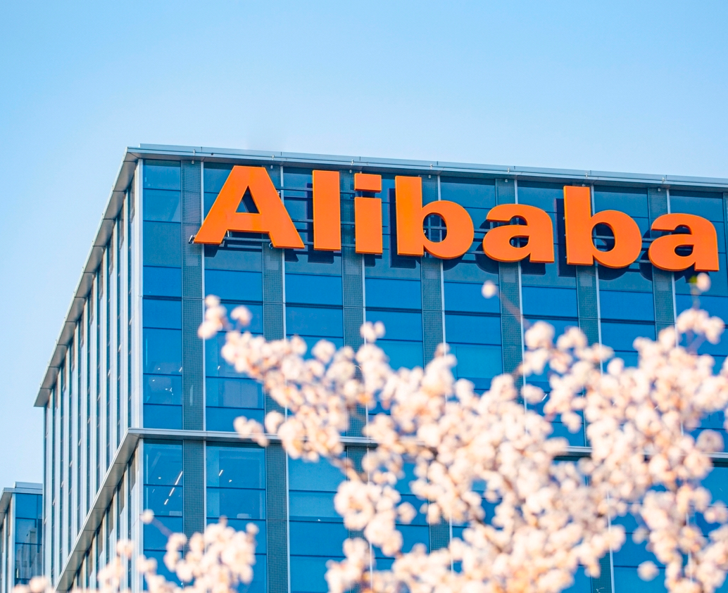 Alibaba reportó menores ganancias en medio de la desaceleración del consumo y la competencia en el comercio electrónico chino.FOTO TOMADA DE X (@AlibabaGroup).