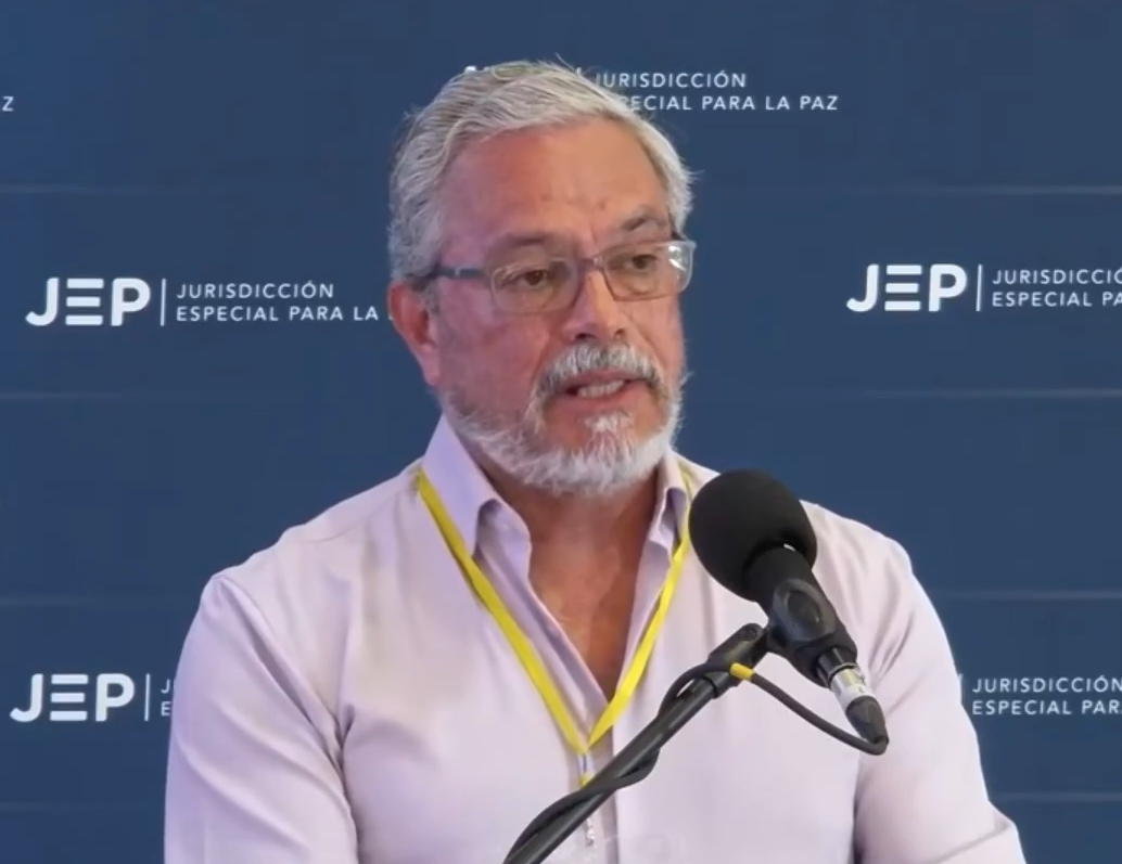 El general (r) Adolfo León Hernández admitió su responsabilidad ante la JEP por falsos positivos. FOTO: Tomado de X: @JEP_Colombia