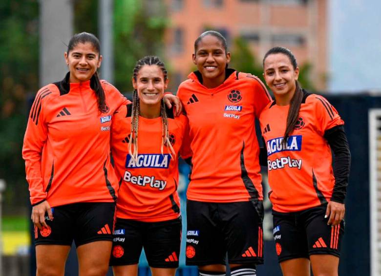 Las jugadoras de la Selección Colombia femenina mayores iniciaron la concentración en Bogotá, con miras a los partidos amistosos ante Brasil. FOTO CORTESÍA FCF