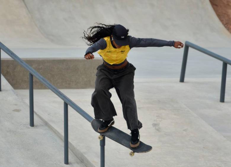 La antioqueña Jazmín Álvarez en acción durante la competencia de street del skateboarding de Juego Suramericanos. FOTO CORTESÍA COC