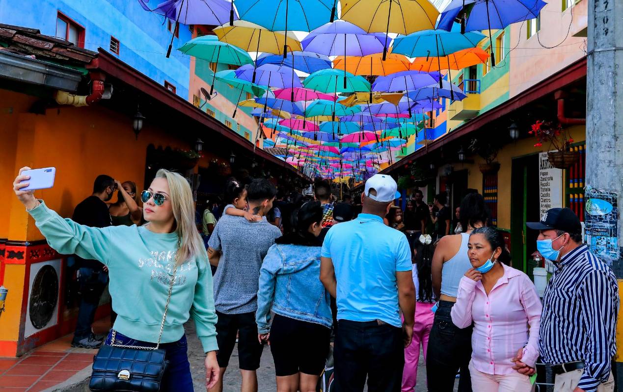 Las entidades de gobierno le piden a los turistas, que activen todos los elementos de biodiversida contra el covid, para este no se vuelva a disparar. Fotos : Jaime Pérez