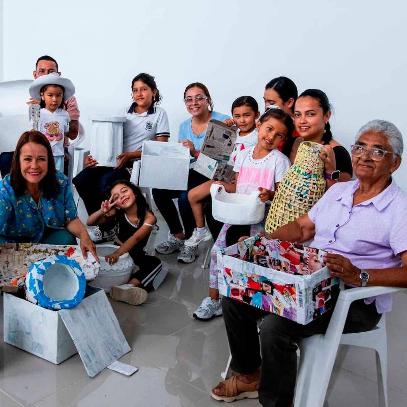 Después de una carrera docente en Medellín y Envigado, la profesora Gloria Estela Quiceno volvió a Armenia Mantequilla para compartir sus conocimientos de las artes plásticas y las manualidades. FOTO: Julio Herrera