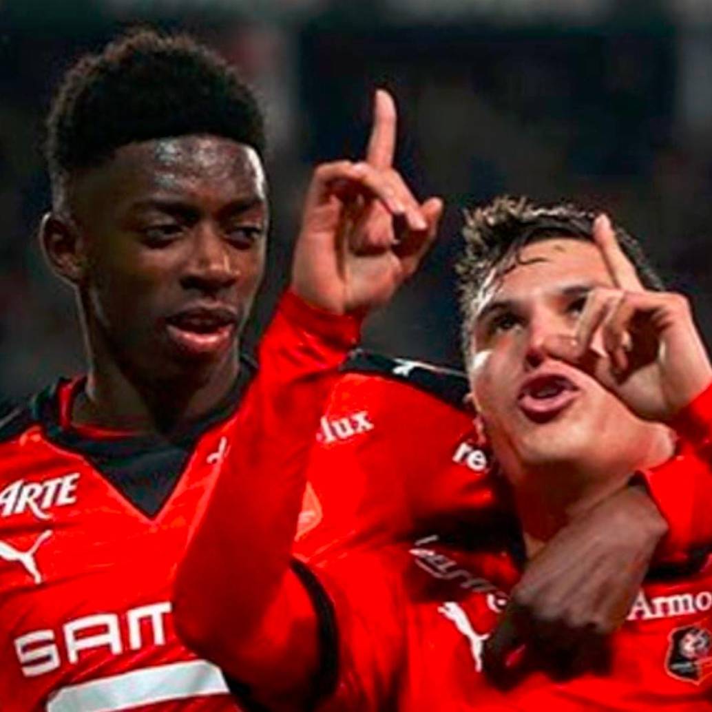 Juan Fernando Quintero junto a un joven Dembelé. FOTO RENNES