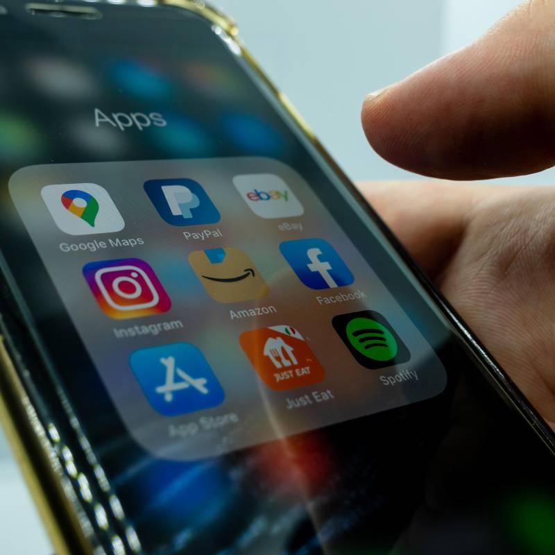 Usuarios de Europa, Asia y América han reportado fallas en algunos servicios de Facebook e Instagram. Foto: Getty Images