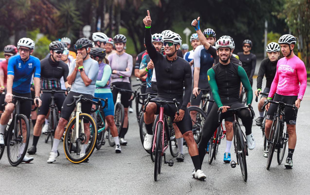 La idea en el recorrido de 16 kilómetros era que los corredores inscritos pudieran hacer un entrenamiento acompañados por el director del Clásico El Colombiano, Luis Fernando Saldarriaga. Foto: Manuel Saldarriaga Quintero.