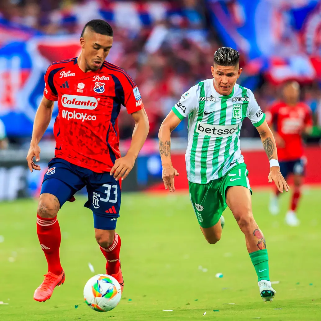 En la imagen aparecen Daniel Londoño, del DIM, y Jorman Campuzano, de Nacional, dos hombres de experiencia para los equipos antioqueños que tendrán continuidad en este 2026. FOTO CAMILO SUÁREZ