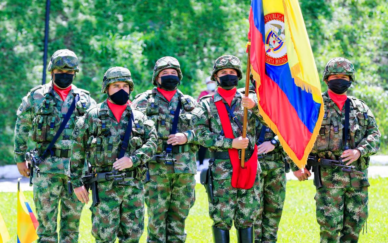 Honores al tricolor colombiano. FOTO: Jaime Pérez
