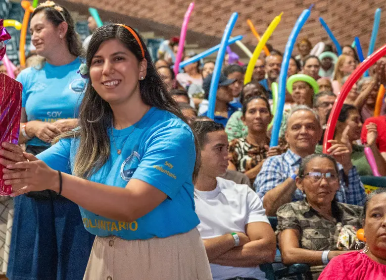 Entrega de obsequios a los asistentes. FOTO Cortesía FIMLM.