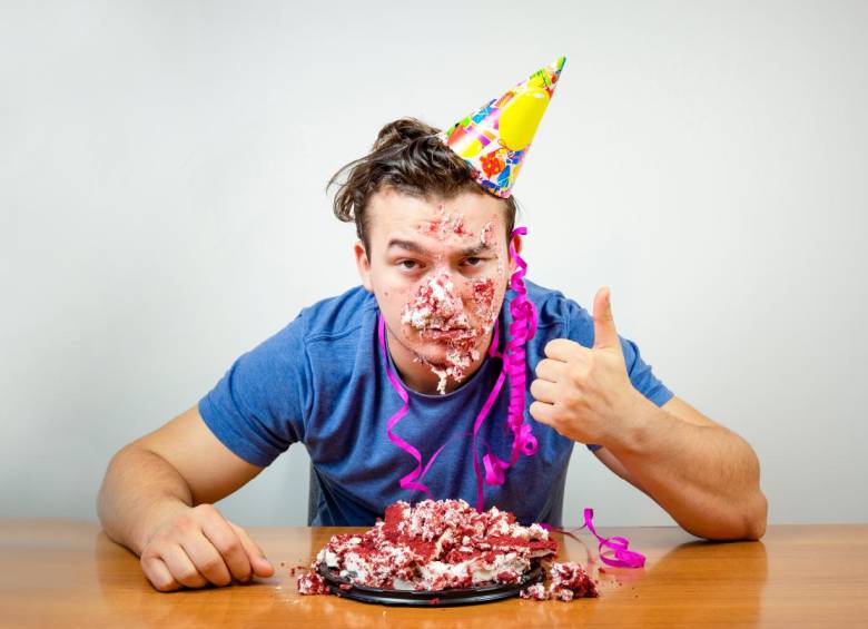 La broma de la torta en la cara puede ser peligrosa. Es mejor preguntar cómo está hecha, aunque mejor si se la come. FOTO sstock