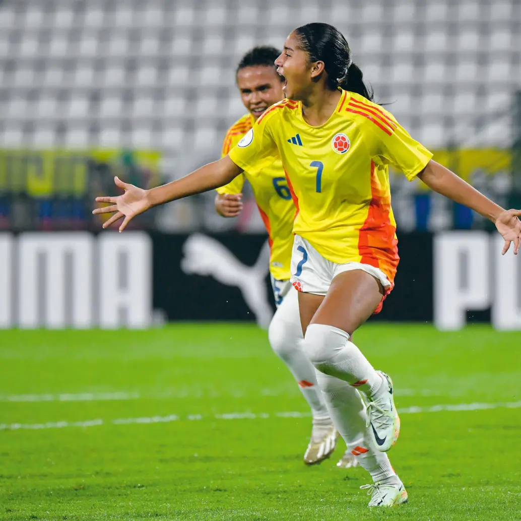 María Alejandra Baldovino (7), de 16 años de edad, es una de las figuras de Colombia en el Sudamericano Femenino sub-17. FOTO CORTESIA FCF