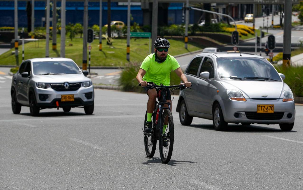 El Inder informó que permitiría que las personas hagan deporte (de manera individual). Sin embargo, las actividades a través del Inder y los escenarios deportivos estarían cerrados hasta nueva orden. Foto Manuel Saldarriaga Quintero.