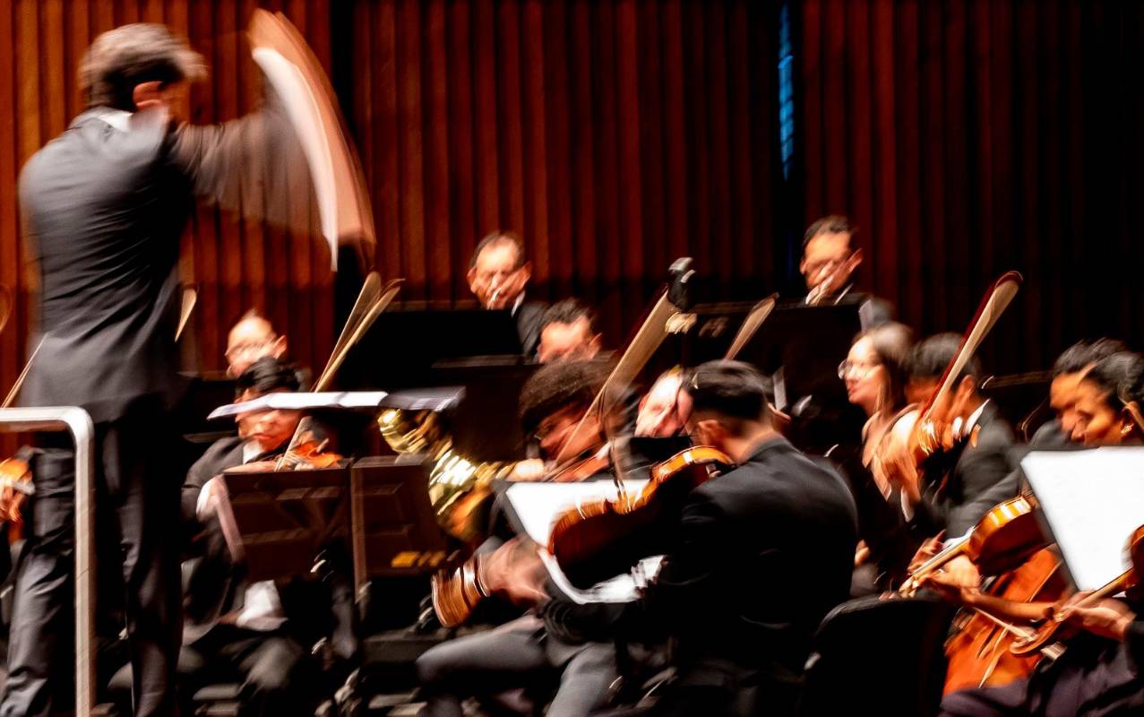 Manuel López-Gómez comenzó a estudiar violín, piano, música de cámara, composición y dirección en Venezuela. Durante más de 15 años Manuel trabajó codo a codo con Gustavo Dudamel en proyectos sinfónicos y de ópera. Foto: Jaime Pérez.