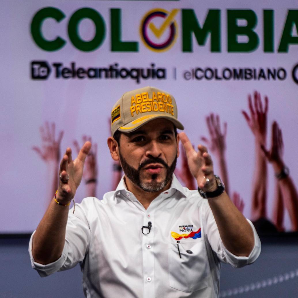 La refinanciación de la deuda pública figura entre las principales propuestas económicas anunciadas por Abelardo de la Espriella. FOTO JULIO CÉSAR HERRERA.