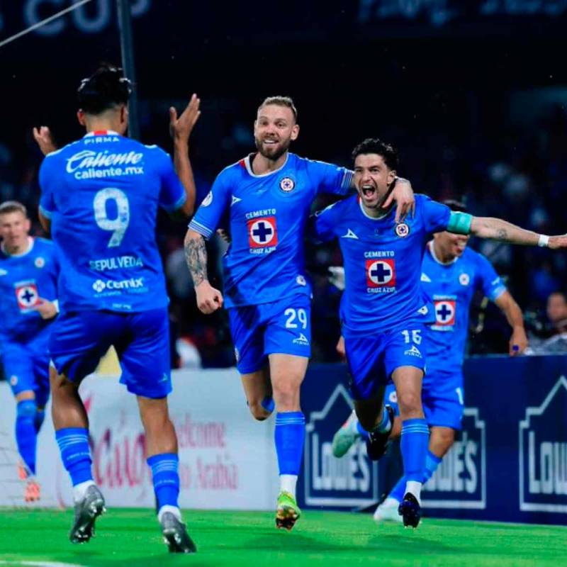 El Cruz Azul de los colombianos Kevin Mier y Willer Ditta se coronó campeón de la Copa de Campeones de la Concacaf. FOTO TOMADA X @CruzAzul
