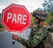 Los militares estaban vigilando la vía, cuando les informaron de la presencia de hombres armados en unos vehículos.. FOTO: IMAGEN DE REFERENCIA - CORTESÍA EJÉRCITO.