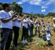 La familia Hernández sembró árboles y elevó globos por Agustín Ortiz, María Georgina Hernández y Juan David Lozano, padres e hijo de Norely Hernández, fallecidos en la tragedia de Granizal. Foto: Julio César Herrera