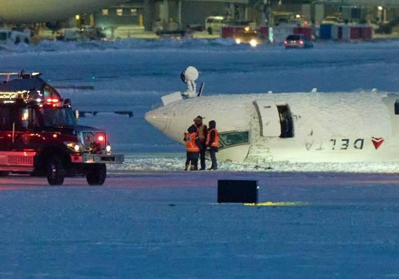 Horas después del accidente del vuelo 4819, proveniente de Minneapolis, en el Aeropuerto Internacional Pearson Toronto, en Canadá. FOTO: AFP